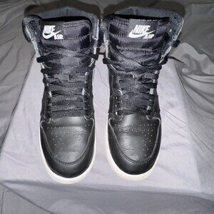 Nike Air Jordan 1 Retro High OG Youth Size 6 Black High-Top Sneakers